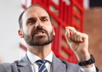STF tem unanimidade para tornar Eduardo Bolsonaro réu por coação