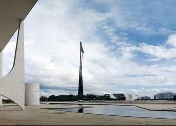 Governo do Brasil inicia restauração da Praça dos Três Poderes