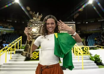 Rayssa Leal bate adversárias e é tetracampeã do SLS Super Crown