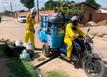 Teresina testa “Motolixo”: nova motocarga que chega onde o caminhão não entra