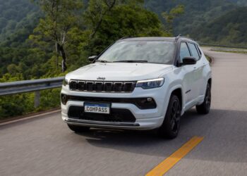 Jeep Compass Blackhawk Flex: nova motorização Turboflex para reforçar a liderança na categoria