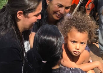 Força-tarefa e voluntários localizam criança autista desaparecida em mata em Minas Gerais