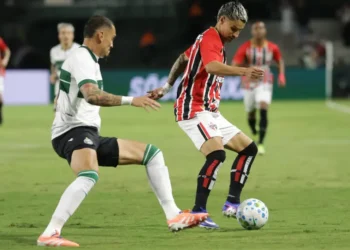 São Paulo vence o Coritiba e segue invicto no Brasileirão