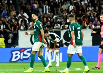 Memphis perde pênalti, Flaco López marca, e Palmeiras vence o Corinthians pelo Paulistão