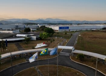 Polo Automotivo de Porto Real completa 25 anos e inicia novo ciclo multimarcas da Stellantis