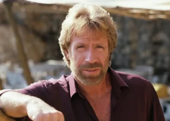 Lenda do cinema de ação, Chuck Norris morre aos 86 anos