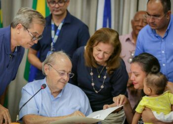 Prefeitura de Teresina entrega registros de imóveis a moradores do Residencial Primavera