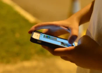 Rolagem infinita será proibida ao público infantil nas redes