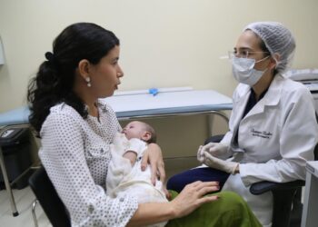 Maternidade Evangelina Rosa oferece consultoria para mães com dificuldades durante a amamentação