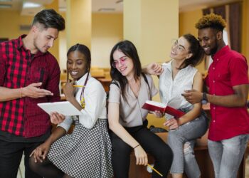 Produção científica e inovação ganham destaque em simpósio nacional gratuito