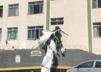 Queda de avião em Belo Horizonte deixa dois mortos e três feridos após colisão com prédio