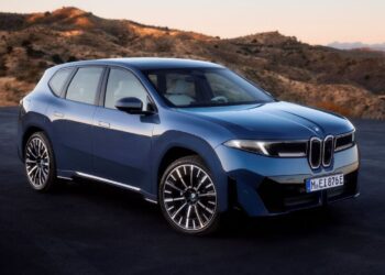 Pirelli: Dois pneus P Zero personalizados para o BMW iX3, ambos com tecnologia Elect