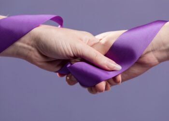 Campanha Maio Roxo reforça importância do diagnóstico precoce das doenças inflamatórias intestinais