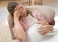 Mães exaustas: como a falta de sono afeta a imunidade e pode desencadear problemas respiratórios