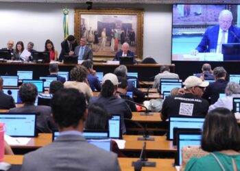 Comissão de Constituição e Justiça aprova PEC que reduz maioridade penal