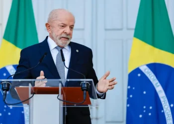 “Não se meta nas eleições no Brasil”, diz Lula a Trump