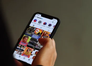 Redes sociais causam polarização e isolamento político em jovens