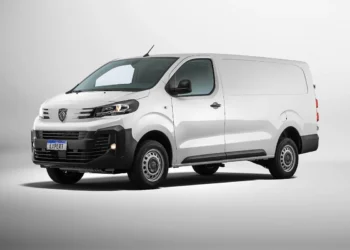 Peugeot acelera no segmento de utilitários e registra forte avanço com Expert e Boxer no primeiro semestre de 2026