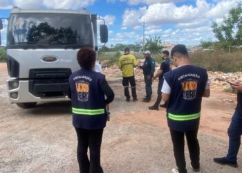 Fiscalização do Programa Lixo Zero flagra descarte irregular e apreende veículo