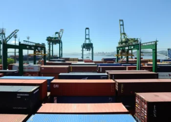 Projeção de superávit comercial é elevada para US$ 90 bilhões 