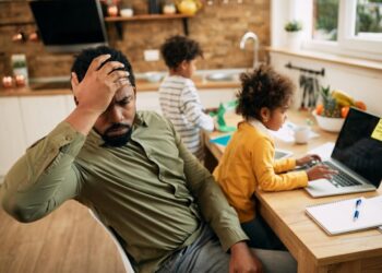 Férias para os filhos, estresse para os pais: como enfrentar os desafios da rotina durante o recesso escolar