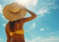 Exposição solar nas férias: especialista alerta para cuidados com a pele durante viagens ao litoral