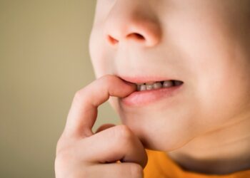 Dente de leite: troca dos primeiros dentinhos exige atenção para evitar problemas na dentição permanente