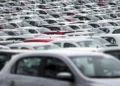 Vendas de carros 0km e seminovos seguem em alta, mas queda na rotatividade acende alerta para concessionárias
