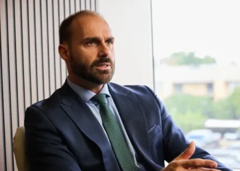 Eduardo Bolsonaro é demitido da Polícia Federal por abandono de cargo