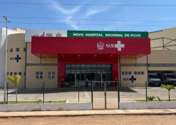 Picos reorganiza atendimento hospitalar: assistência materno-infantil fica no Justino Luz e adultos no Novo Hospital Regional