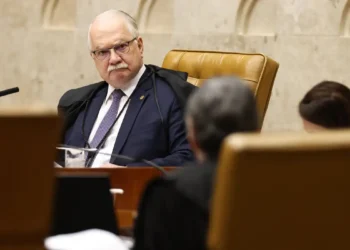 Ex-ministros e sociedade civil divulgam carta em apoio a Fachin