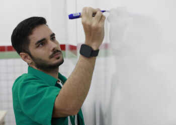 Confira o passo a passo para solicitar a carteira nacional do docente