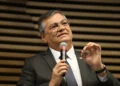 Dino cita Master e determina revisão de regras da CVM