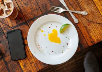Comer menos não significa comer melhor: nutricionista lista 5 alertas para quem usa GLP-1
