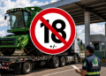 Fiscal da Adapi analisando máquina agrícola em trânsito