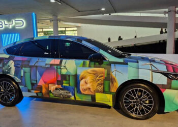 BYD estreia no SPFW conectando moda e mobilidade sustentável