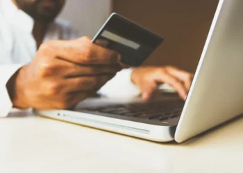 Black Friday deve movimentar R$ 13,3 bilhões no e-commerce e desafiar varejo a vender mais