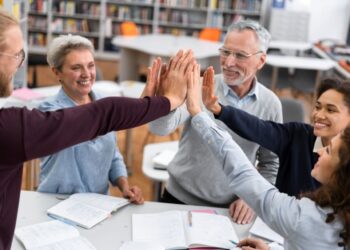 Educar e acolher: o impacto social da formação acadêmica
