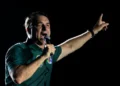 PF apura se Flávio Bolsonaro deixou o Brasil após ordem de entrega de passaportes