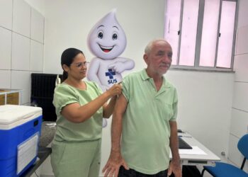 Idosos de 85 anos e mais passam a receber a vacina pneumo20 em Teresina
