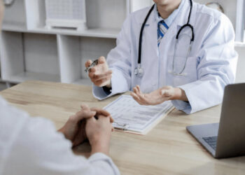 Dermatologista explica diferença entre hidradenite supurativa e furúnculo